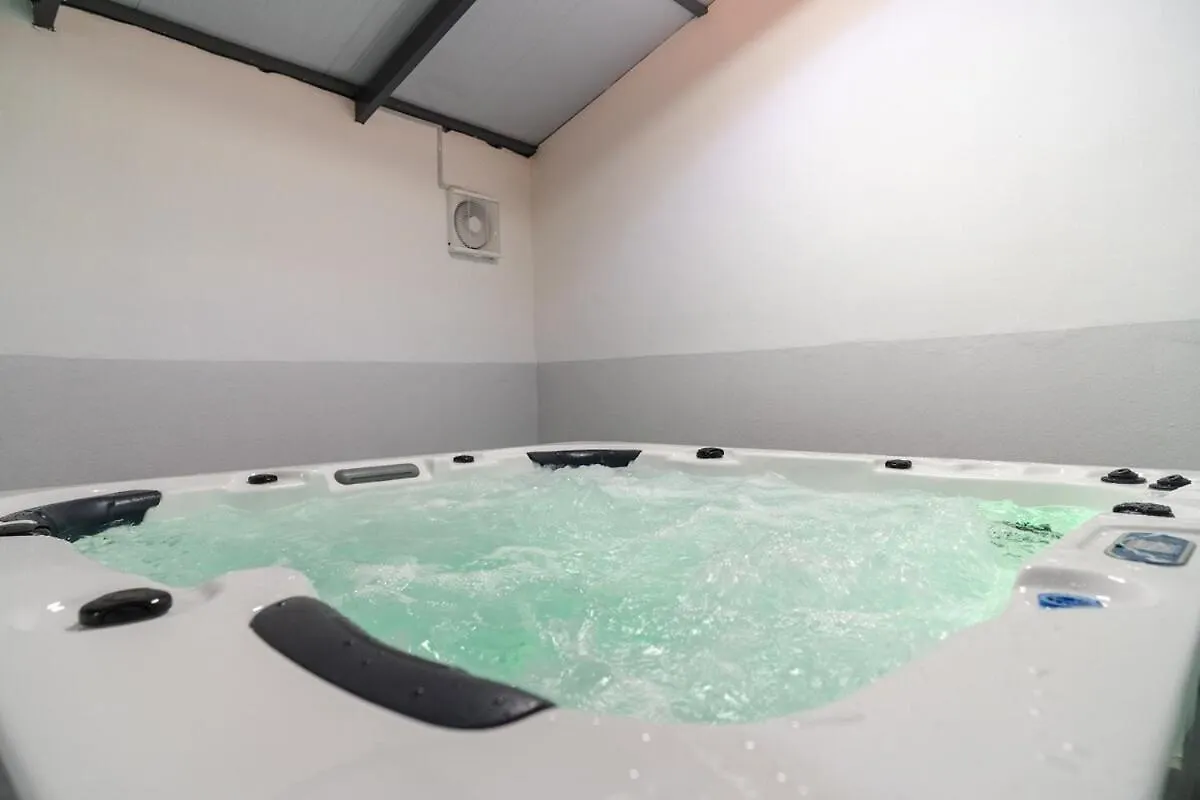 Вилла Georgetown Italian-Style Jacuzzi Ktv 5Br 18Pax G Малайзия
